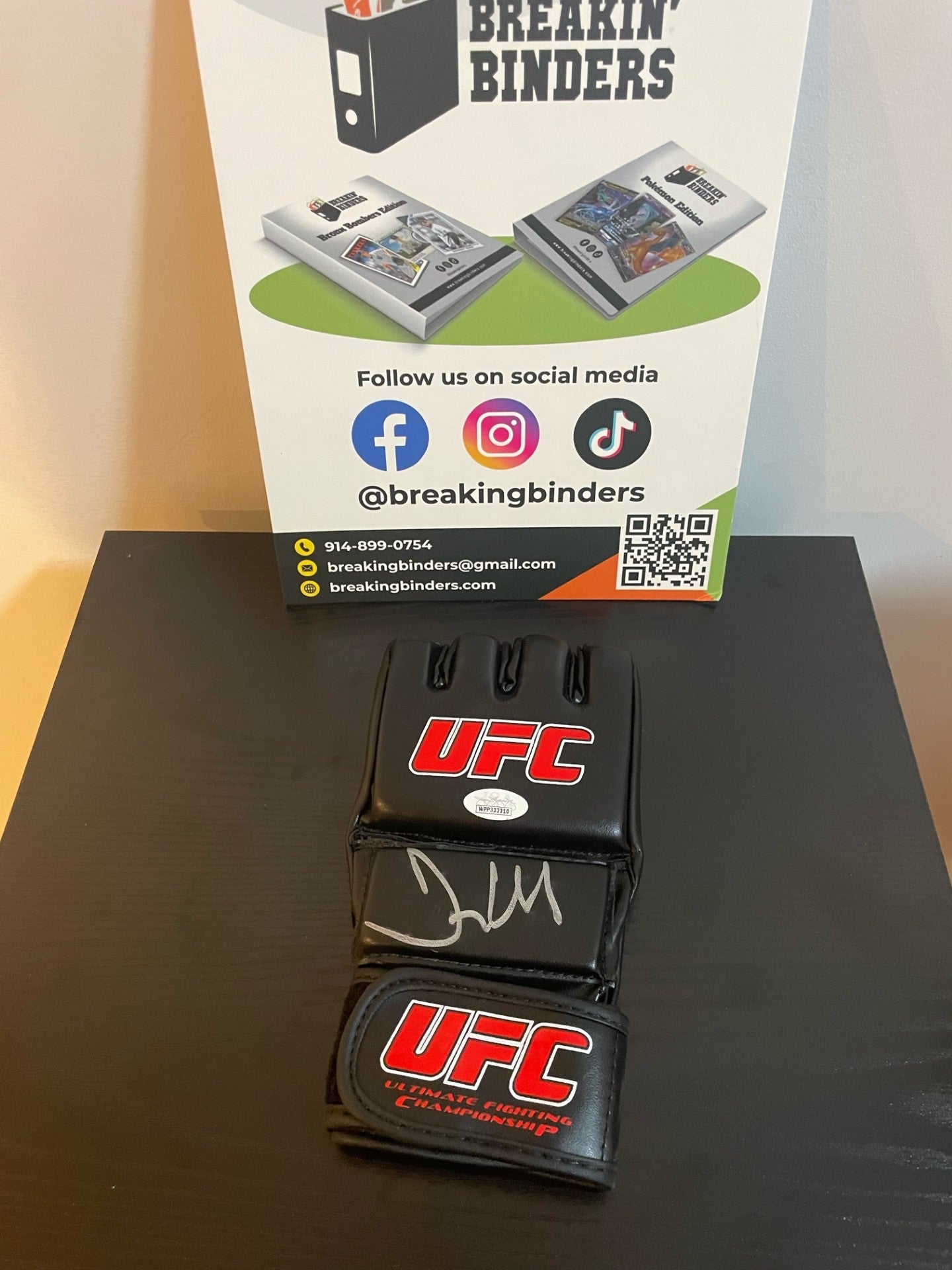 Frank Mir Autographed UFC Fighting Glove